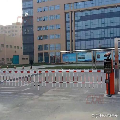 系统,识别进入车辆的车牌,若为 "黑园区出入口图片物流园区最新款智能
